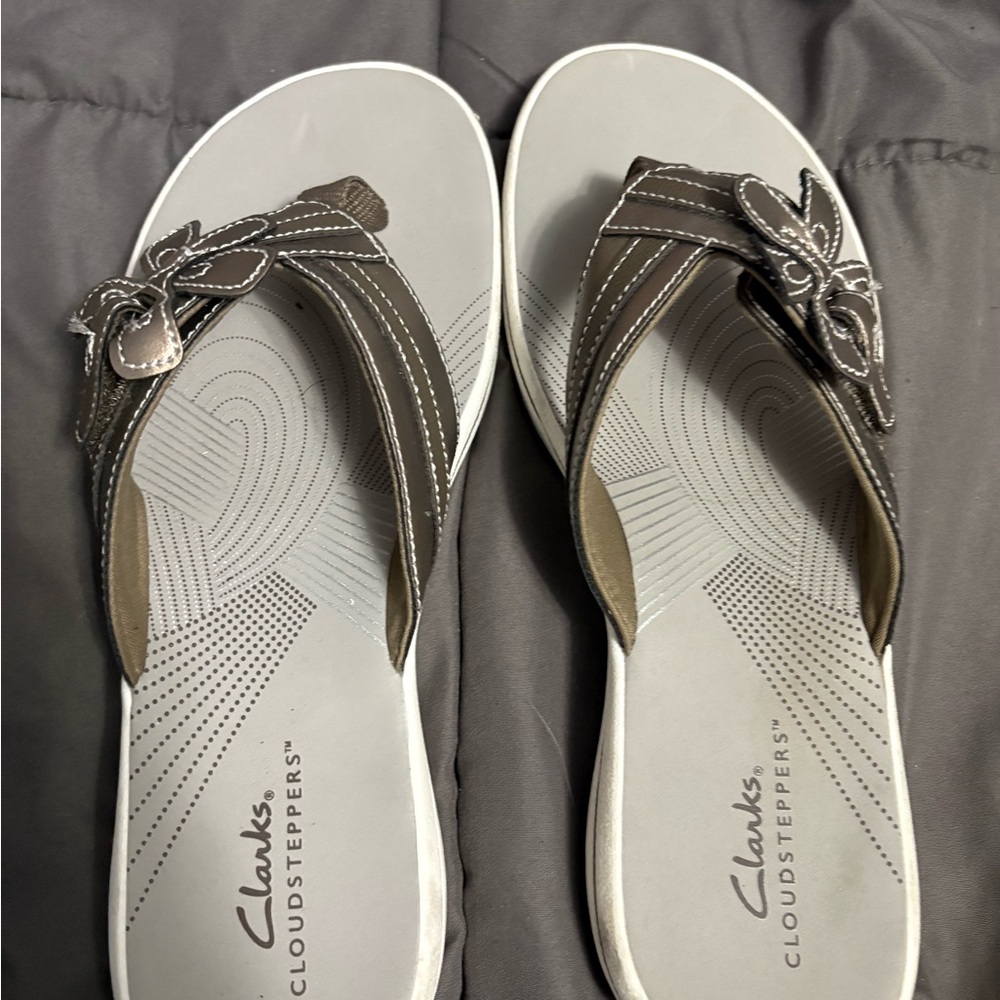 Clarks Women's Pewter sandals - Picture 1 of 2